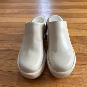 Everlane Puffa Clog White